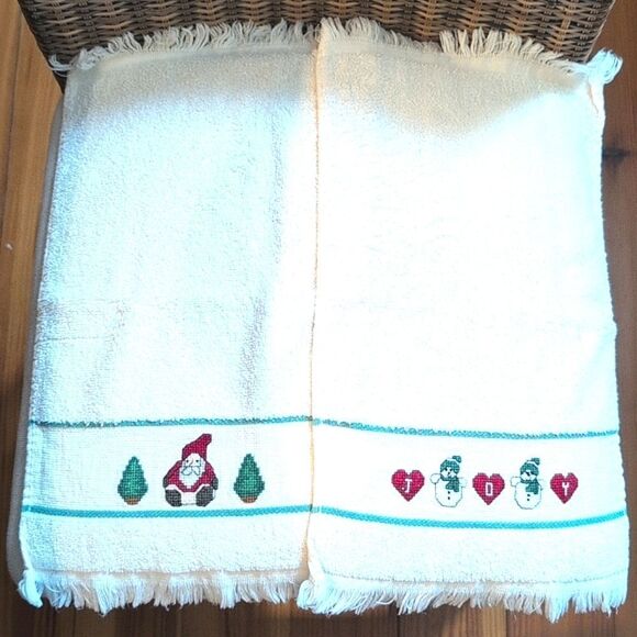 Vintage Festive Cream Hand Towels with Cross Stitched Holiday Motifs Set Of 2 - Picture 3 of 10